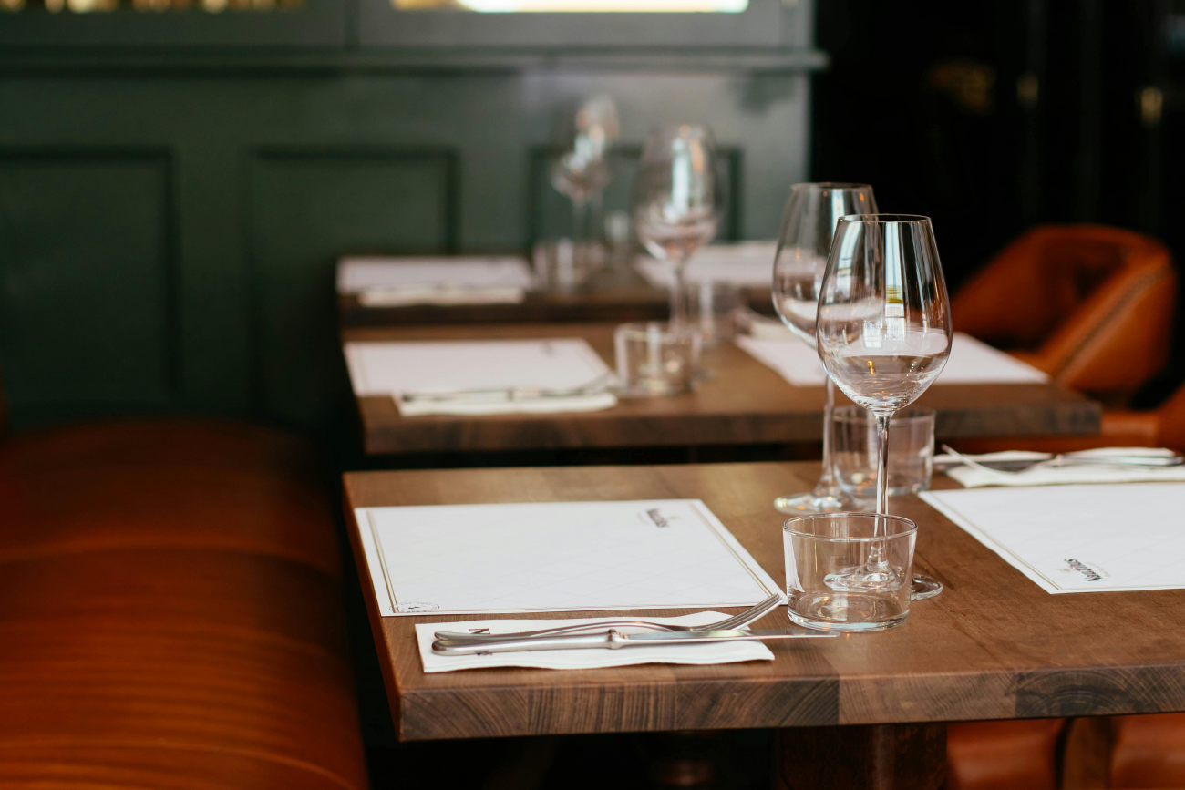 Assiette personnalisée : le détail qui fait toute la différence pour les restaurants et hôtels haut de gamme
